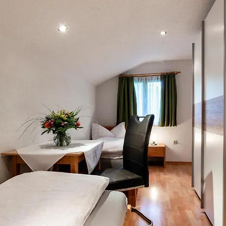 Vroni Hoecher Apartmán *